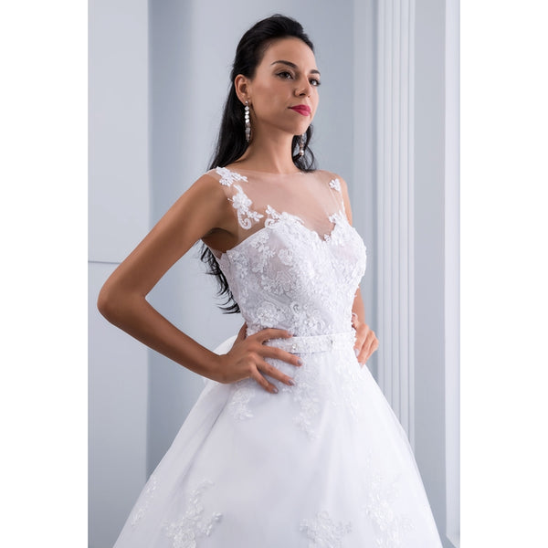 Ball Gown Lace Appliques Sleeveless Bridal Gowns Crystal Sashes Wedding Dresses