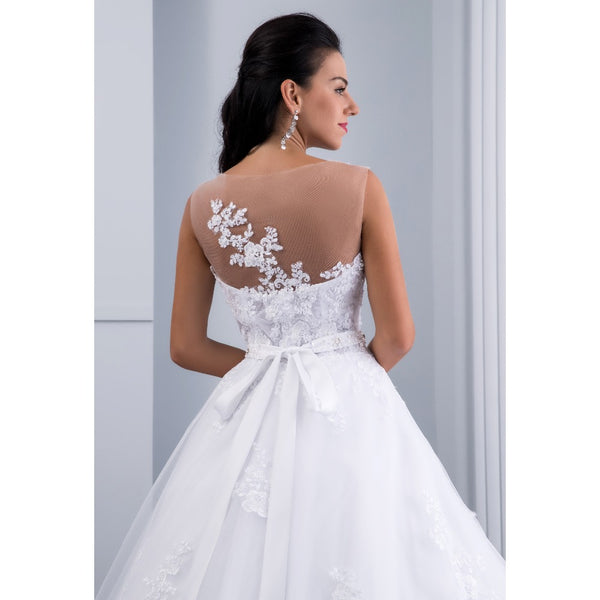 Ball Gown Lace Appliques Sleeveless Bridal Gowns Crystal Sashes Wedding Dresses